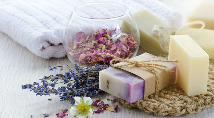 Naturalne mydła do codziennej pielęgnacji — jak wybrać odpowiednie?