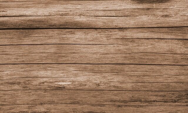 Co na ścianę w salonie za kanapą?